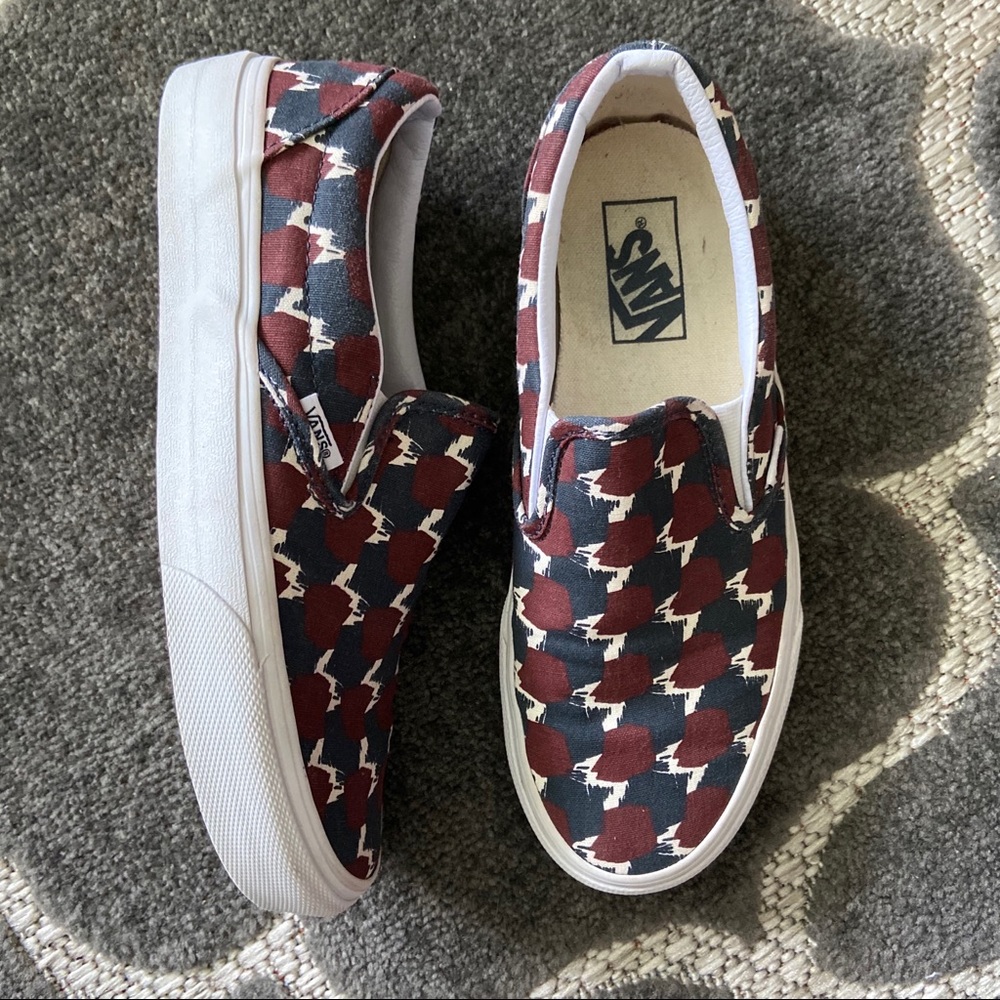 Burgundy/Navy Patterned Vans (Men’s 6 Women’s 7.5)
